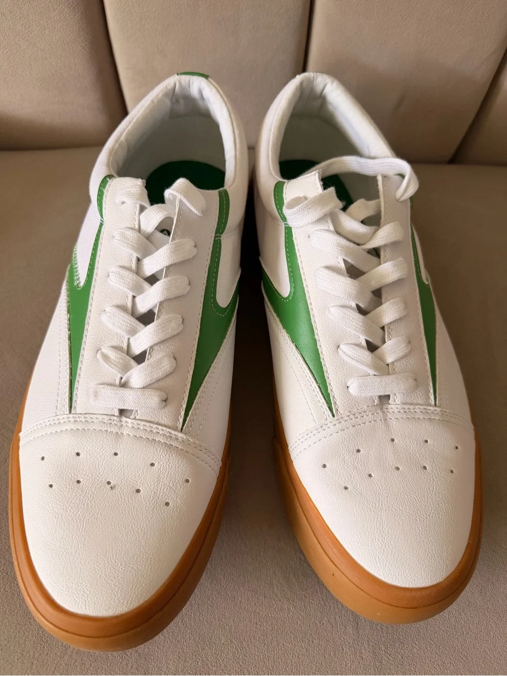 Airwalk White & Green Low-Top Sneakers with Gum Sole